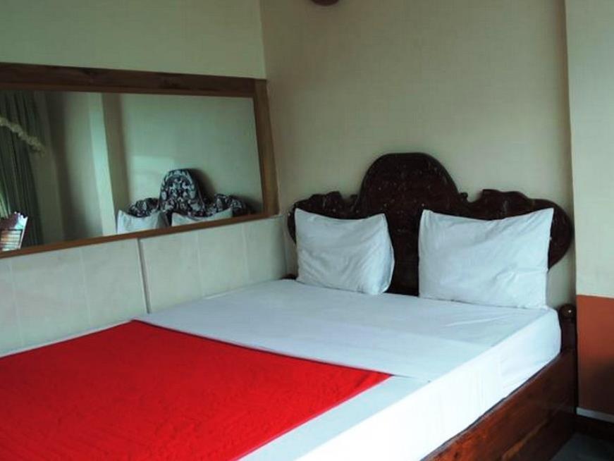 Thy Ny Hotel Battambang Buitenkant foto