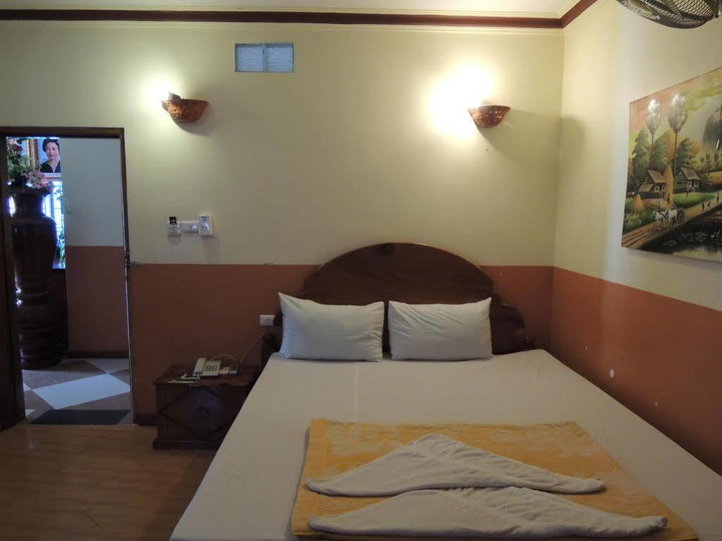 Thy Ny Hotel Battambang Buitenkant foto
