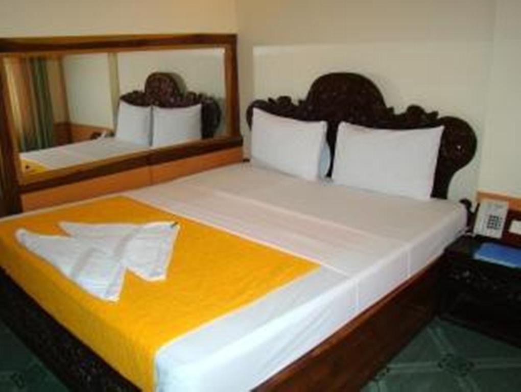 Thy Ny Hotel Battambang Buitenkant foto
