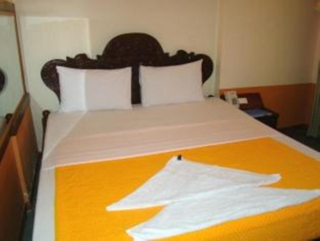 Thy Ny Hotel Battambang Buitenkant foto