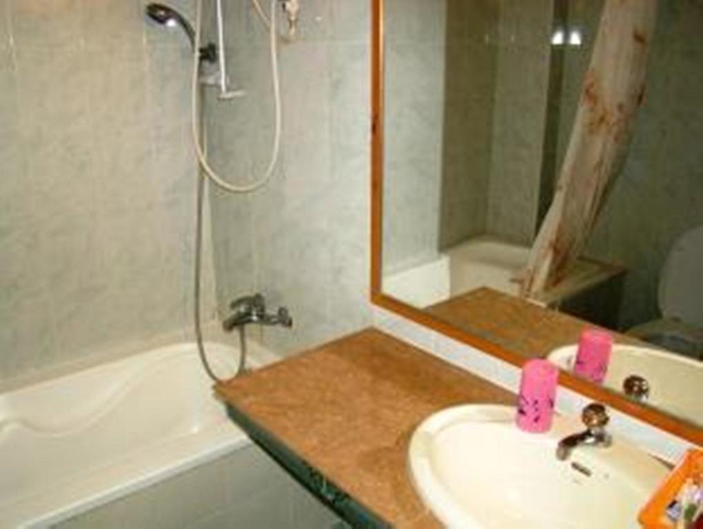 Thy Ny Hotel Battambang Buitenkant foto