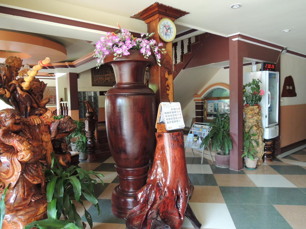 Thy Ny Hotel Battambang Buitenkant foto