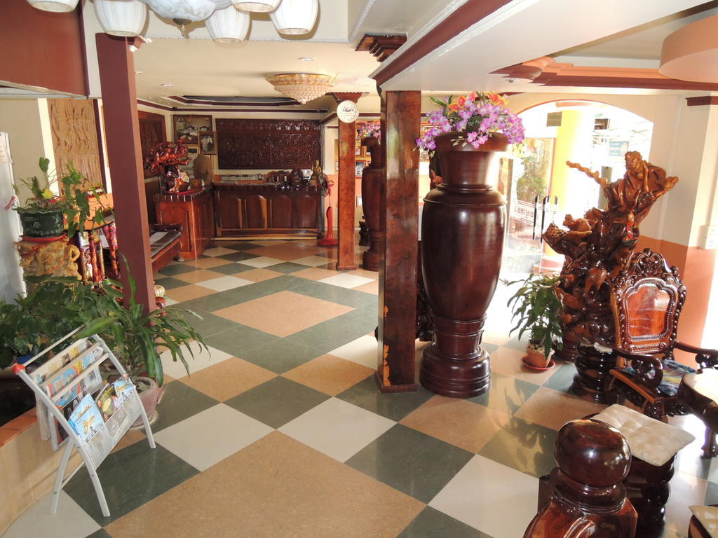 Thy Ny Hotel Battambang Buitenkant foto
