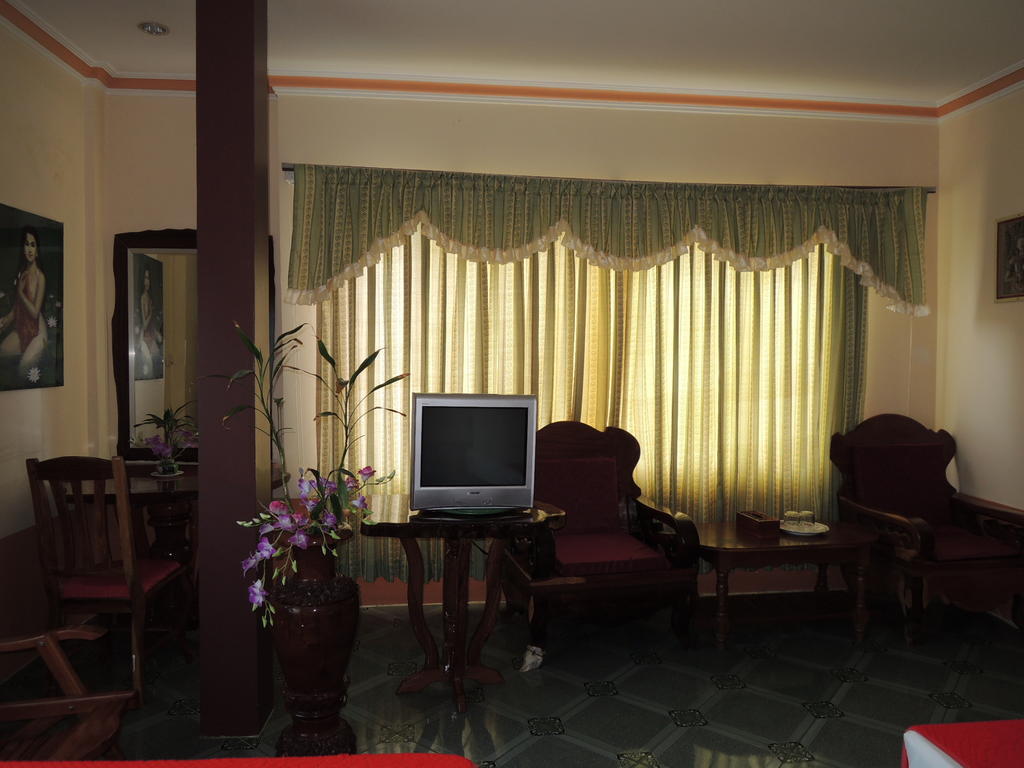 Thy Ny Hotel Battambang Buitenkant foto